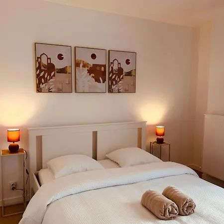 Warm And Welcoming סאריס